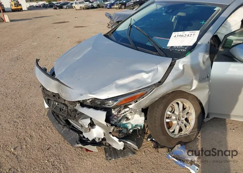 2021 Toyota Prius Prime Le z USA, uszkodzony, nr VIN JTDKAMFP8M3196470